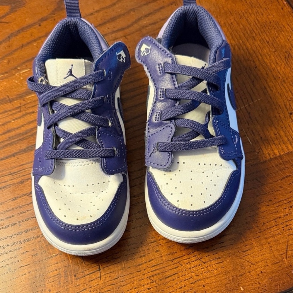 Nike Toddler Kids Purple and White Sneakers